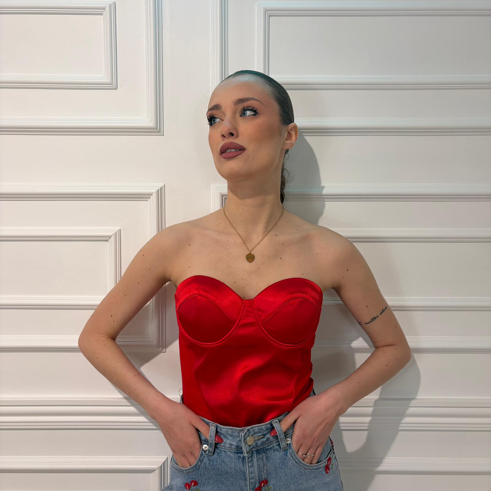 BODY CLELIA